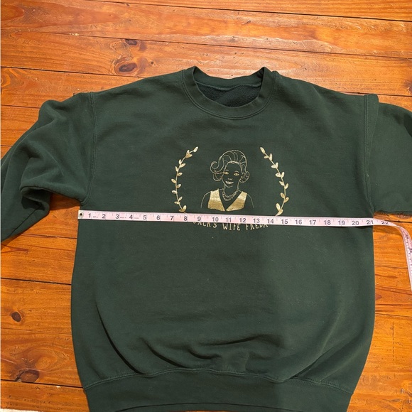 Green Sweater - Picture 4 of 6